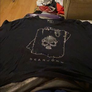 Black skull T-shirt